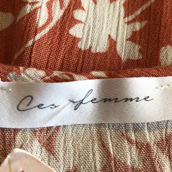 “   NWT Boho Chic ces femme “ Floral Dress “ - Picture 3 of 5